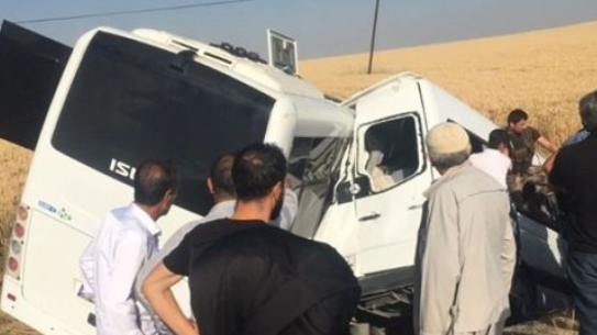 Diyarbakır’da Polis Midibüsü ile sivil araç çarpıştı