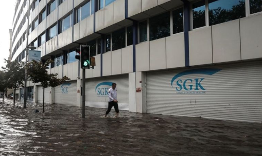 İstanbul Valiliği'nden yağış uyarısı: Sürecek