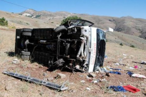 Kayseri’de tur midibüsü kaza yaptı