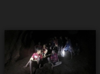 Tayland'da mağarada mahsur kalan çocuklar